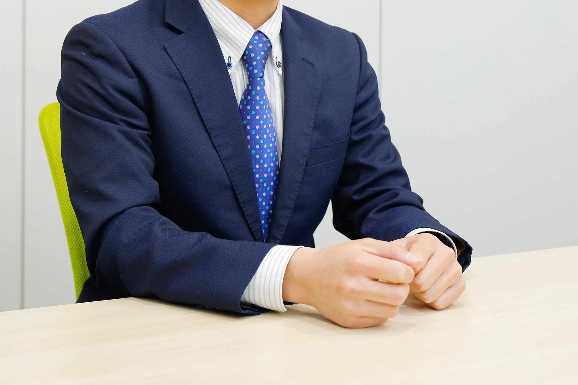 握手している様子