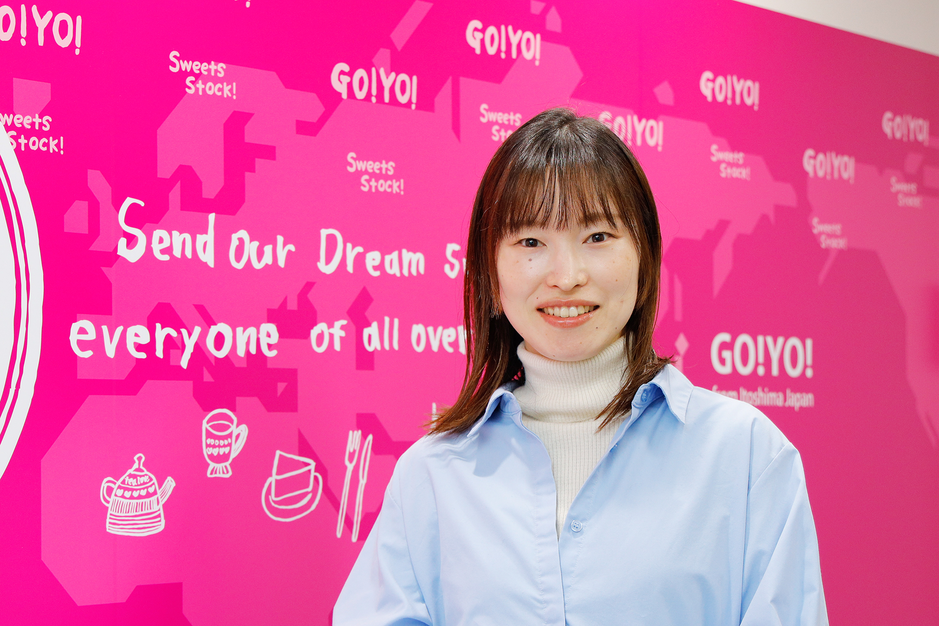 インタビューを受ける社員のポートレート写真